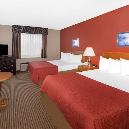 ซูเปอร์ 8 บาย วินด์แฮม เซนต์อิกเนซ Hotel ภายนอก รูปภาพ