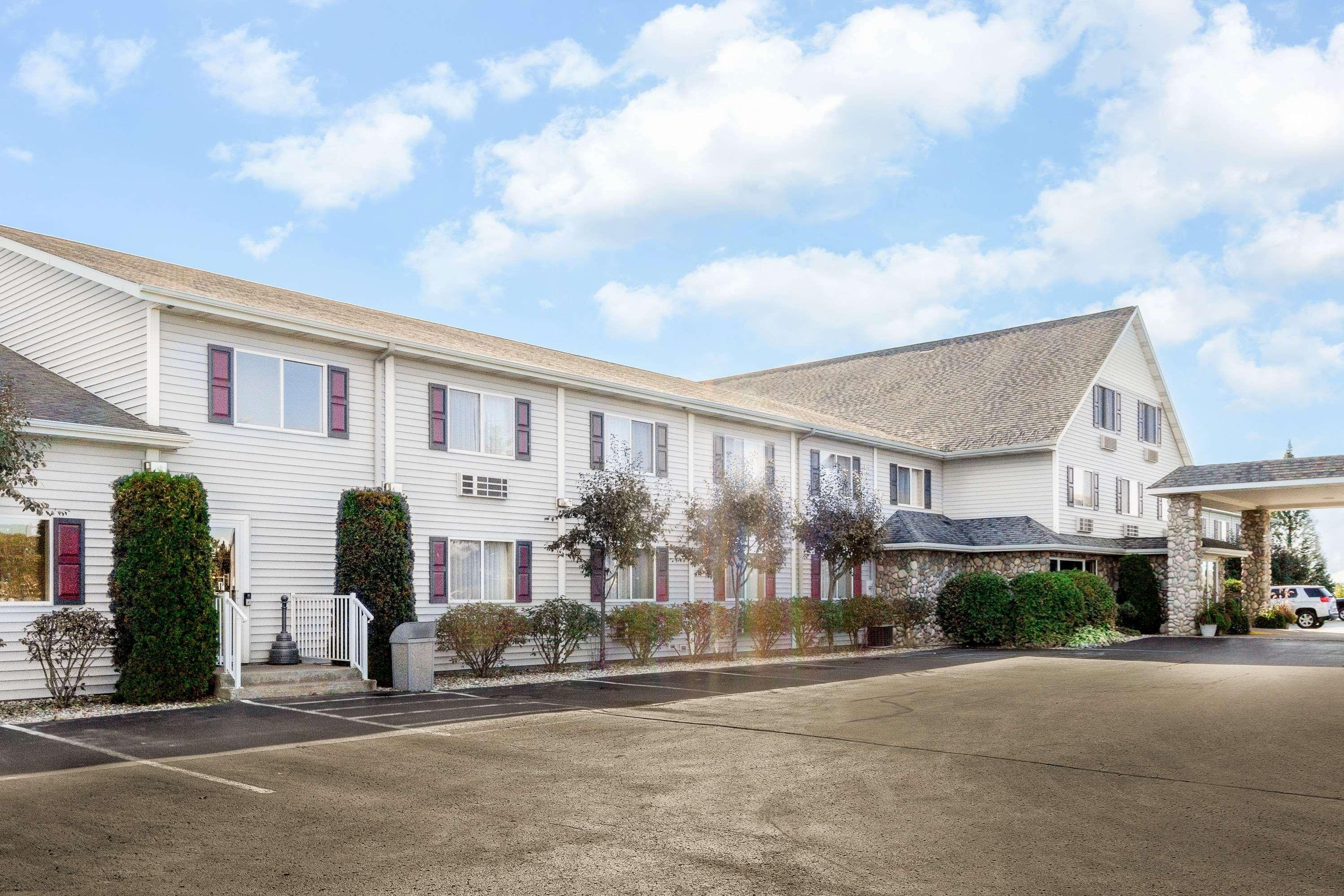 ซูเปอร์ 8 บาย วินด์แฮม เซนต์อิกเนซ Hotel ภายนอก รูปภาพ