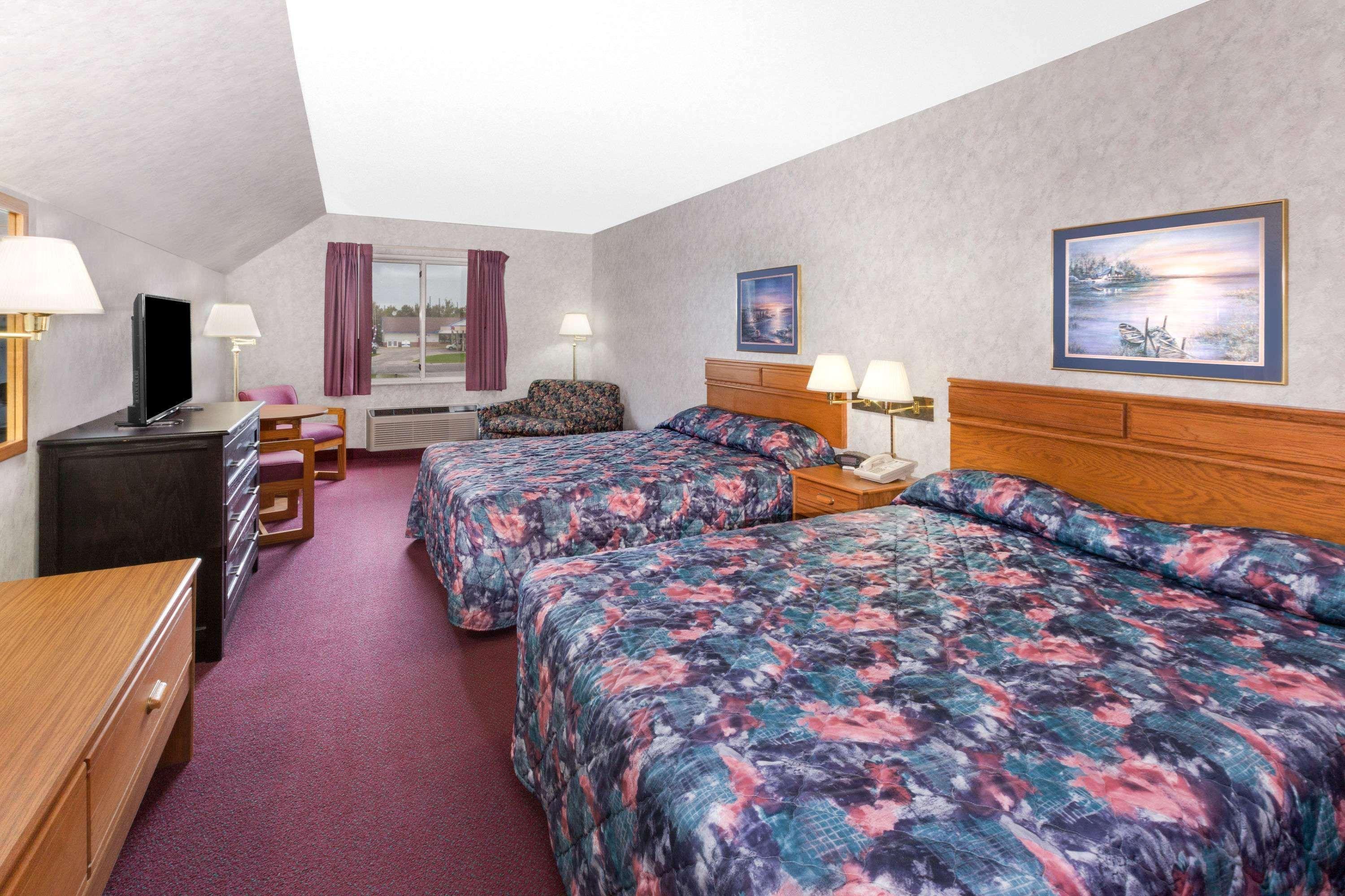 ซูเปอร์ 8 บาย วินด์แฮม เซนต์อิกเนซ Hotel ภายนอก รูปภาพ
