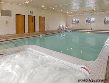 ซูเปอร์ 8 บาย วินด์แฮม เซนต์อิกเนซ Hotel ภายนอก รูปภาพ